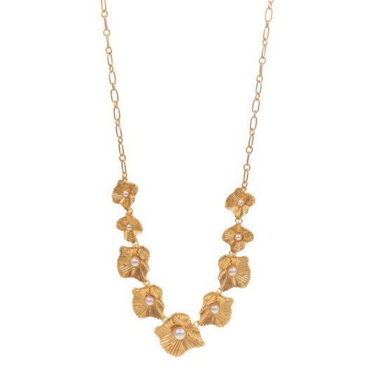 Flower shaped vintage pearl station short necklace